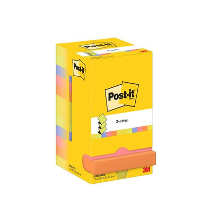 O cutie galbenă de Post-it® Super Sticky Z-Notes de la 3M Deutschland GmbH, format 76x127 mm, 100 de foi pe bloc, ambalaj din carton (100% PEFC), cu notițe adezive colorate și o notiță pop-up portocalie pe partea din față.