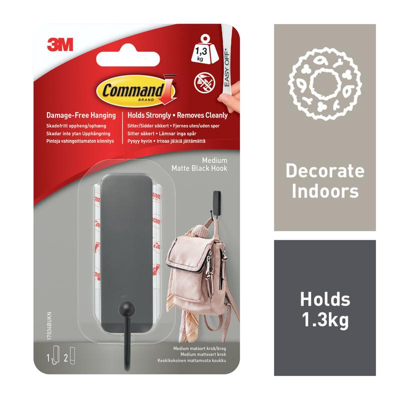Cârligul Command™ mat negru de dimensiuni medii de la 3M Deutschland GmbH (17034B) suportă până la 1,3 kg, este potrivit pentru utilizare în interior și poate fi îndepărtat fără urme datorită celor 2 benzi incluse - ideal pentru montare fără găurire și fără deteriorări.