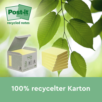 Eine Schachtel Post-it® Super Sticky 100% Recycling Notes (76x76 mm, 70 Blatt/Block, 100% PEFC) der 3M Deutschland GmbH steht neben gelben Haftnotizen, hinter denen sich grüne Blätter befinden. Text darunter: "100% recycelter Karton.