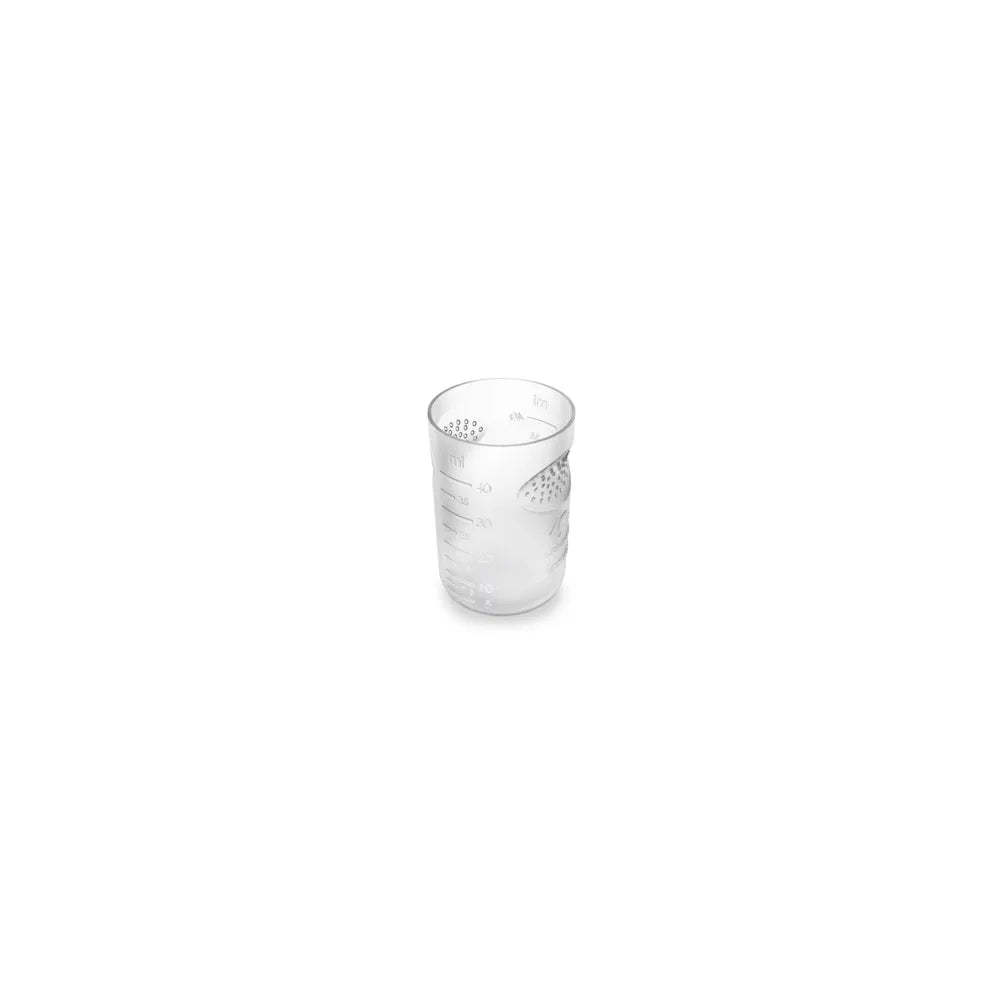 Capacul dozator Dr. Schumacher 40ml PP de la Dr. Schumacher GmbH, un capac dozator transparent cu marcaje de măsurare, este ilustrat pe un fundal alb simplu.