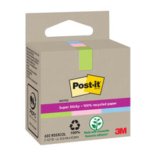 Ein Paket Post-it® Super Sticky 100% Recycling Notes (47,6x47,6 mm, 70 Blatt/Block, 100% PEFC) von 3M Deutschland GmbH in brauner Box mit Recycling-Symbolen und bunten Akzenten - umweltfreundliche Haftnotizen.
