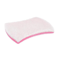 O imagine în prim-plan a buretelui de curățat Scotch-Brite® Bath XXL de la 3M Deutschland GmbH, un burete dreptunghiular roz-alb cu suprafață abrazivă texturată, ideal pentru îndepărtarea depunerilor de calcar, 1 bucată pe pachet, pe fundal alb.