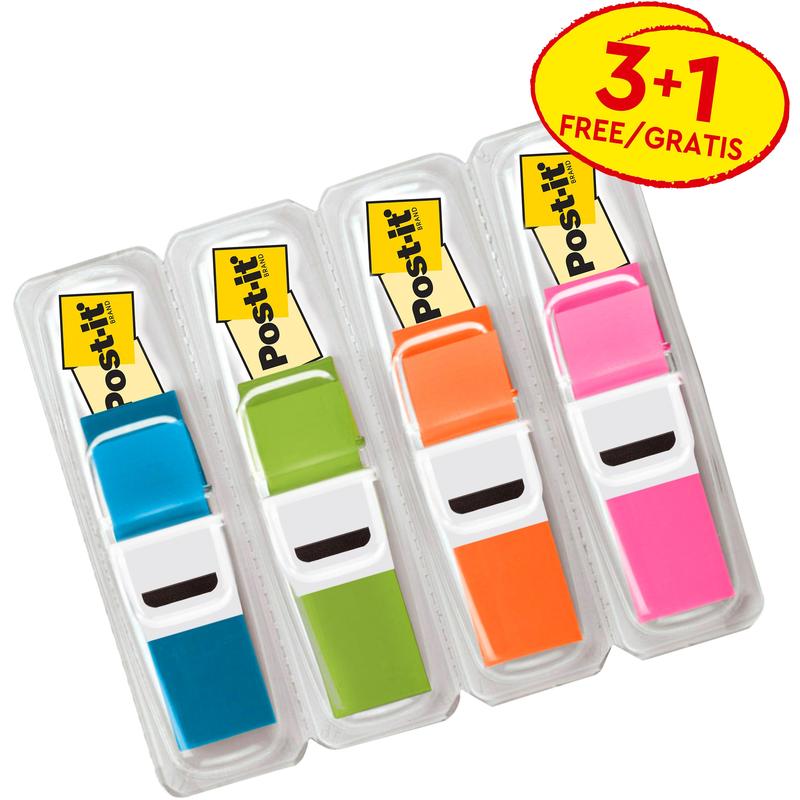 Patru pachete de benzi adezive 3M Post-it® Index Mini (11,9 x 43,2 mm, culori translucide) sunt ilustrate în huse de plastic cu o etichetă "3+1 FREE/GRATIS" în galben și roșu. Fiecare pachet conține 35 de benzi per dispenser, 3 dispensere +1 gratuit.