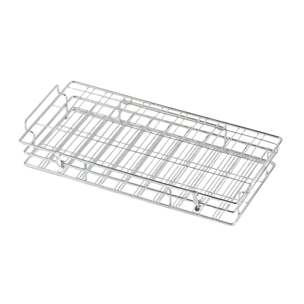 Prezentăm coșul de spălat pahare Melipul din oțel inoxidabil de dimensiuni mari de la Helmut Schwarz GmbH, un accesoriu elegant și durabil pentru orice bucătărie. Această construcție metalică subțire dispune de mai multe picioare de susținere și este ideală pentru plasarea produselor de patiserie sau a altor alimente care trebuie răcite eficient. Forma sa dreptunghiulară și modelul de grilă asigură o circulație optimă a aerului și se integrează perfect în bucătăria dumneavoastră.