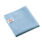 Cârpă pliată din microfibră Vileda Professional r-MicroTuff Swift, de culoare albastră, cu o etichetă albă cusută pe ea, pe care sunt imprimate numele mărcii și simbolurile de întreținere.