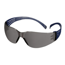 Ochelari de protecție 3M™ SecureFit™ 100, temple albastre, acoperire anti-zgârieturi/anti-aburire, lentilă gri, SF102AF-BLU-EU, 20 per pachet | Pachet (1 bucata)
